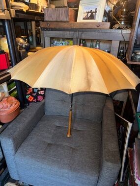 Golden Era Charm: Vintage 2-Tone Umbrella - 27" Tall, 32" Diameter